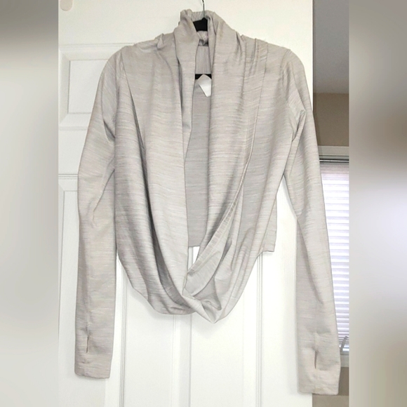 ZYIA Sweaters - Zyia Cream Yoga Shawl XS